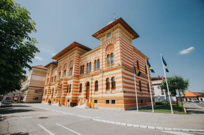 Gradska vijećnica u Brčkom sagrađena je 1892. godine prema idejnom projektu arhitekta Aleksandra Viteka te je starija u Vijećnice u Sarajevu.