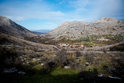 Dolina Hutovo, pogled s kule Rizvanbegovića