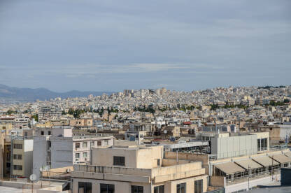 Atena, Grčka: Mnogo zgrada u centru grada. Panoramski pogled na Atinu.