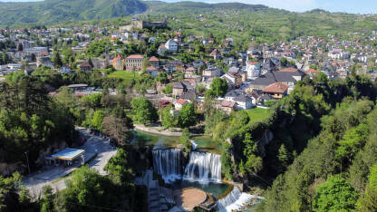 Jajce, grad u BiH, snimak dronom.