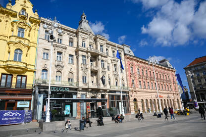Zagreb, Hrvatska, Trg bana Jelačića. Zagreb, Hrvatska: Ljudi na glavnom zagrebačkom trgu. Trg bana Jelačića u centru grada.