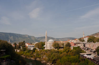 Pogled sa Starog mosta na Koski Mehmed-pašinu džamiju