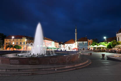 Tuzla, Bosna i Hercegovina. Centar grada, noćni snimak.