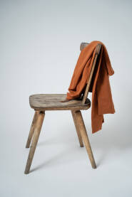 Stara stolica sa kaputom