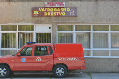 Vatrogasno društvo, Vatrogasna jedinica Srebrenica.

Vatrogasna jedinica Srebrenica i terensko vozilo.