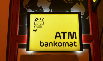 Bankomat. Bankomat sa oznakom 24/7.