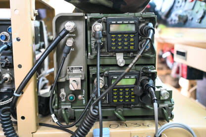 Radio sistem. Komunikacijski vojni radio.