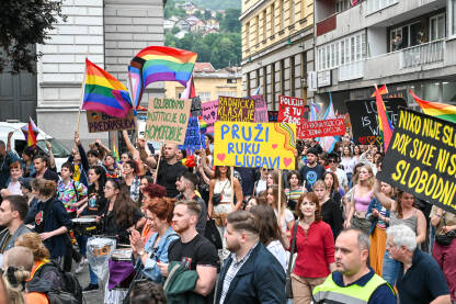 Sarajevo, Bosna i Hercegovina, 24. juna 2023.: Povorka ponosa na ulicama glavnog grada BiH. Protestna šetnja.  LGBTIQ Pride.