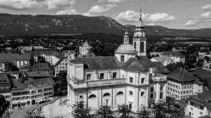Katedrala Sv. Ursusa u Solothurnu, Švajcarska. Fotografisano dronom