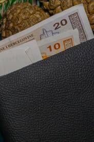 Novac u novčaniku Novac u novčaniku od 10 i 20 konvertibilnih maraka.