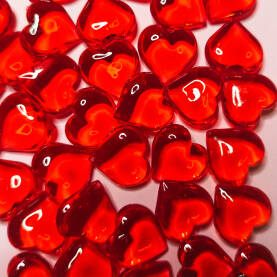 Staklena srca pokazuju veličinu ljubavi i slatkoće