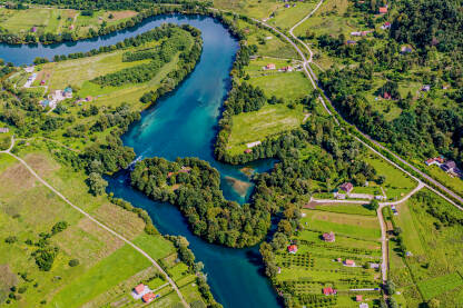 Japodski otoci, rijeka Una, Bihać.
Slikano iz aviona.