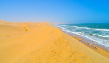 pustinja Namibije i Atlantski okean