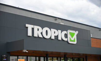 Natpis na objektu trgovačkog lanca „Tropic” – istaknutog maloprodajnog lanca i lanca supermarketa u Bosni i Hercegovini. Natpis supermarketa „Tropic”.