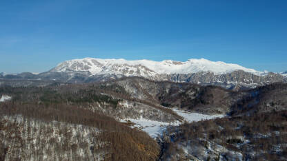 Planine zimi, snimak dronom. Planina Treskavica.