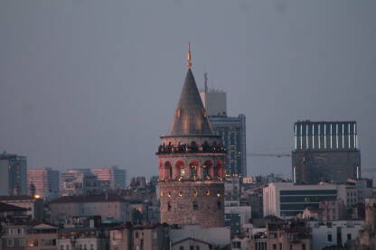 Pogled na Galata toranj u Istanbulu