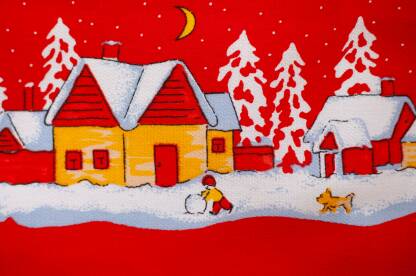 Dekoracija za praznik, snezna carolija, crveno belo i zuto obojena tkanina, pas i decak koji pravi loptu od snega, zut polumesec