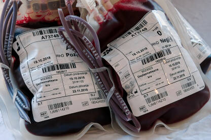 Vrećice krvi, krvna grupa, krupni plan.