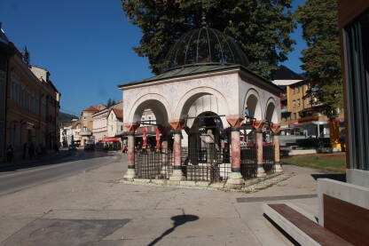 Turbe na osam stubova u centru Travnika