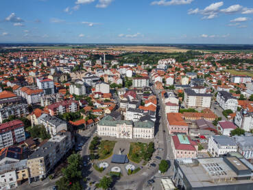 Bijeljina, Bosna i Hercegovina, snimak dronom. Bijeljina je grad i centar Semberije.