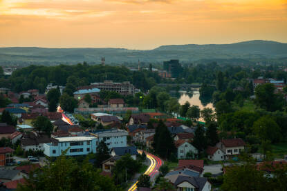 Zalazak Sunca sa pogledom na grad Bihać