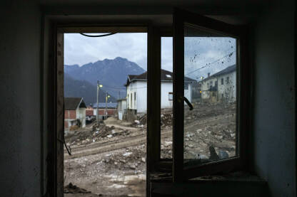 Pogled iz kuce stradale u poplavama u Jablanici