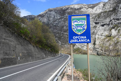 Jablanica. Općina Jablanica, tabla na oznakom.