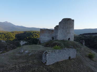 Pogled na tvrđavu Bjelaj i vrh Osječenice