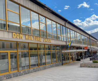 Zgrada u kojoj je smješten Dom kulture u Jajcu, Bosna i Hercegovina.