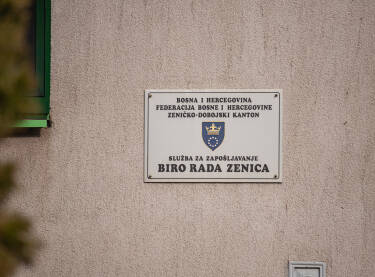 Tabla na ulazu u zgradu Biroa rada Zenica