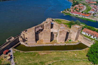 Smederevska tvrđava, Smederevo, Srbija Smederevska tvrđava snimljena dronom, Smederevo, Srbija