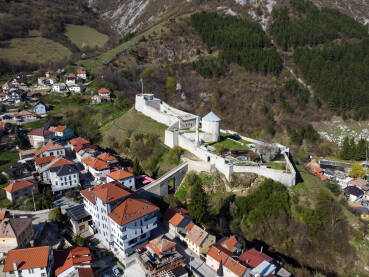 Travnik, Bosna i Hercegovina. Tvrđava u starom gradu, snimak dronom.