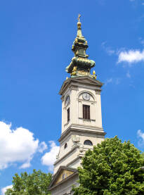 Saborna crkva je pravoslavna crkva koja se nalazi u Beogradu. Zanimljive je arhitekture, sa plavim nebom i belim oblacima u pozadini.