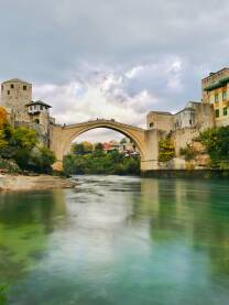 Stari most u Mostaru na rijeci Neretvi