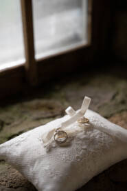 Vjenčano prstenje na jastuku