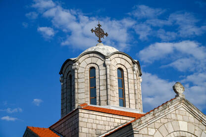 Srpska pravoslavna crkva. Kupola Crkve u Cetini, Hrvatska.