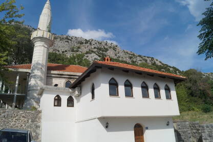 Žabljak džamija nalazi se u Ljubuškom, i druga je po starosti. Nalazi se na padinama brda Butorovice.
