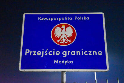 Granica između Poljske i Ukrajine. Granični prelaz Medika (Medyka). Tabla sa natpisom.