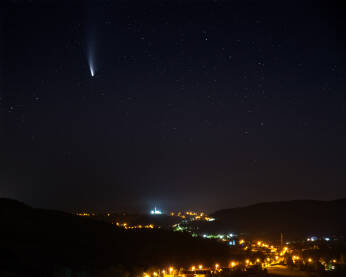 Neowise komet iznad Izačića