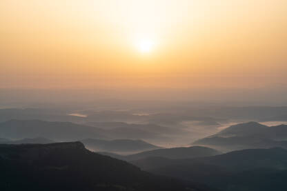 Izlazak sunca na Jahorini, dolina Prace