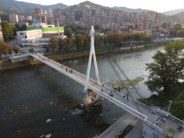 Pješački most u Zenici, zvaničnog naziva Jalijski most zbog naselja Jalija kojeg povezuje sa Kamberovića poljem.