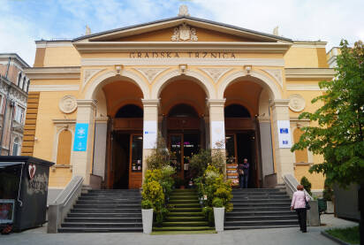 Gradska tržnica, Sarajevo Ulaz u tržnicu Markale u Sarajevu.