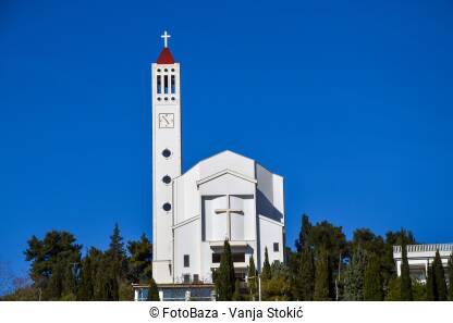 Crkva Svetog Ivana u Neumu. Bijela katolička crkva.