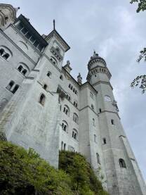 Neuschwanstein (u prijevodu Novi labuđi kamen) je njemački dvorac na jugozapadu Bavarske u regiji Allgäu, koja pokriva dijelom južni dio Bavarske i jugoistočni dio pokrajine Baden-Württemberg.