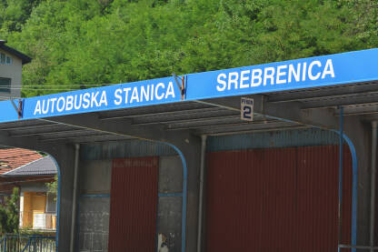 Autobuska stanica u Srebrenici.
Srebrenica nema autobuske stanice od kraja 2018. kada je objekat oduzela banka.
