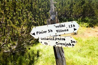 Putokaz na planini Čvrsnici prema Plasi i Velikom Vilincu, Grabovica jezeru i Crvenjak jezeru