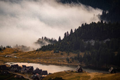 Magla oko Prokoškog jezera na Vranici