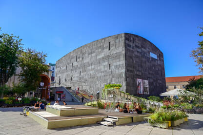 Beč, Austrija: Mumok - Muzej moderne umjetnosti u Museumsquartieru. Muzej posjeduje zbirku od 10.000 djela moderne i savremene umjetnosti.