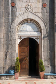 Vrata na ulazu u manastir Tvrdoš kod Trebinja. Crkva je građena u 13. vijeku.