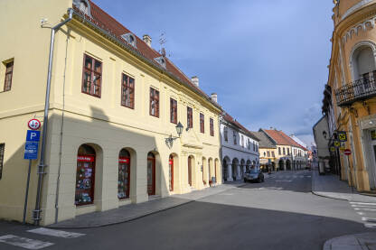 Vukovar, Hrvatska. Zgrade i ulica u centru grada.